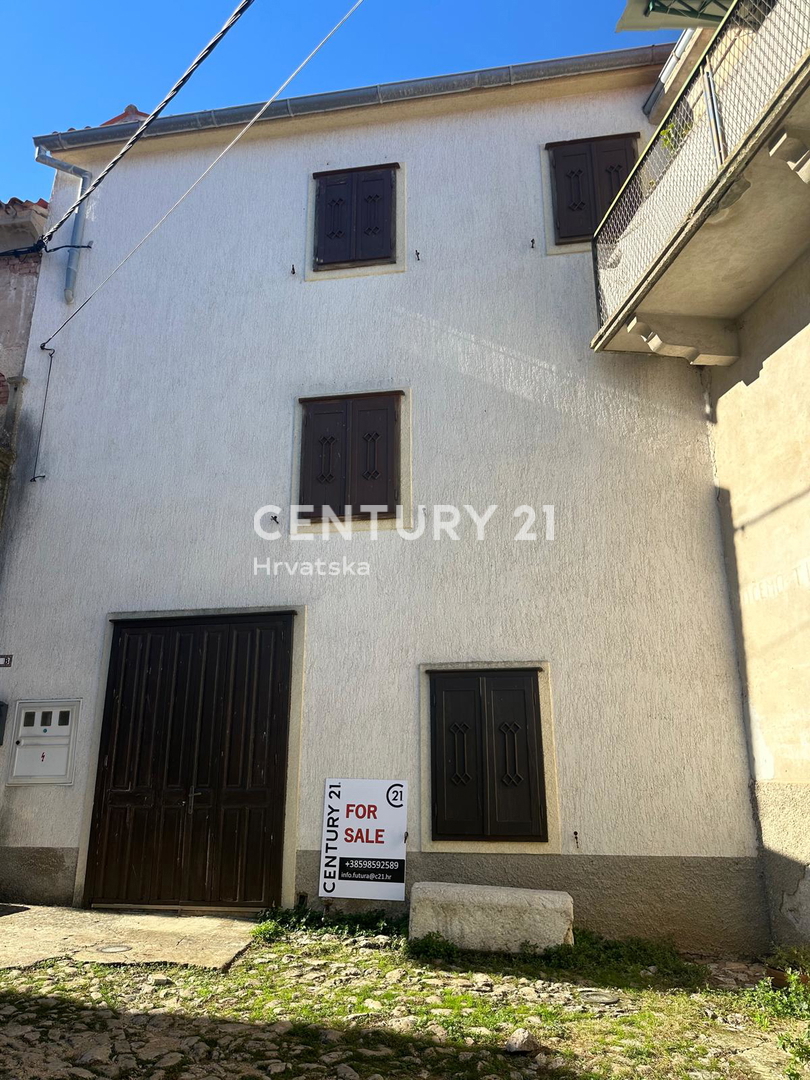 CRES, ŠARMANTNA HIŠA V VASI, SAMO 600 M OD PLAŽE