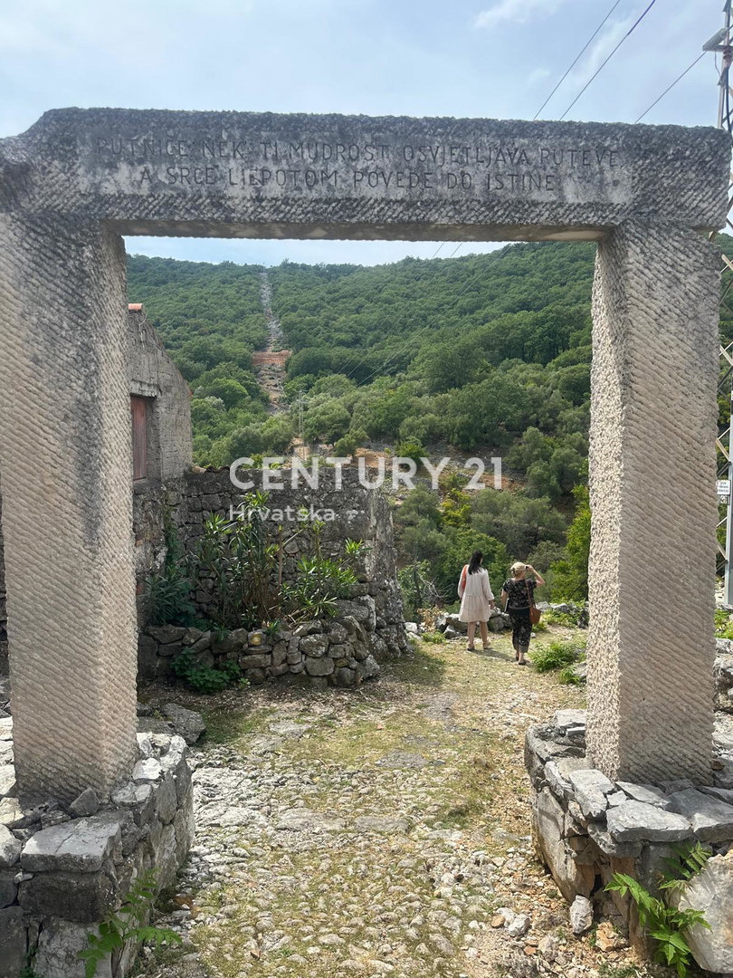 CRES, ŠARMANTNA HIŠA V VASI, SAMO 600 M OD PLAŽE