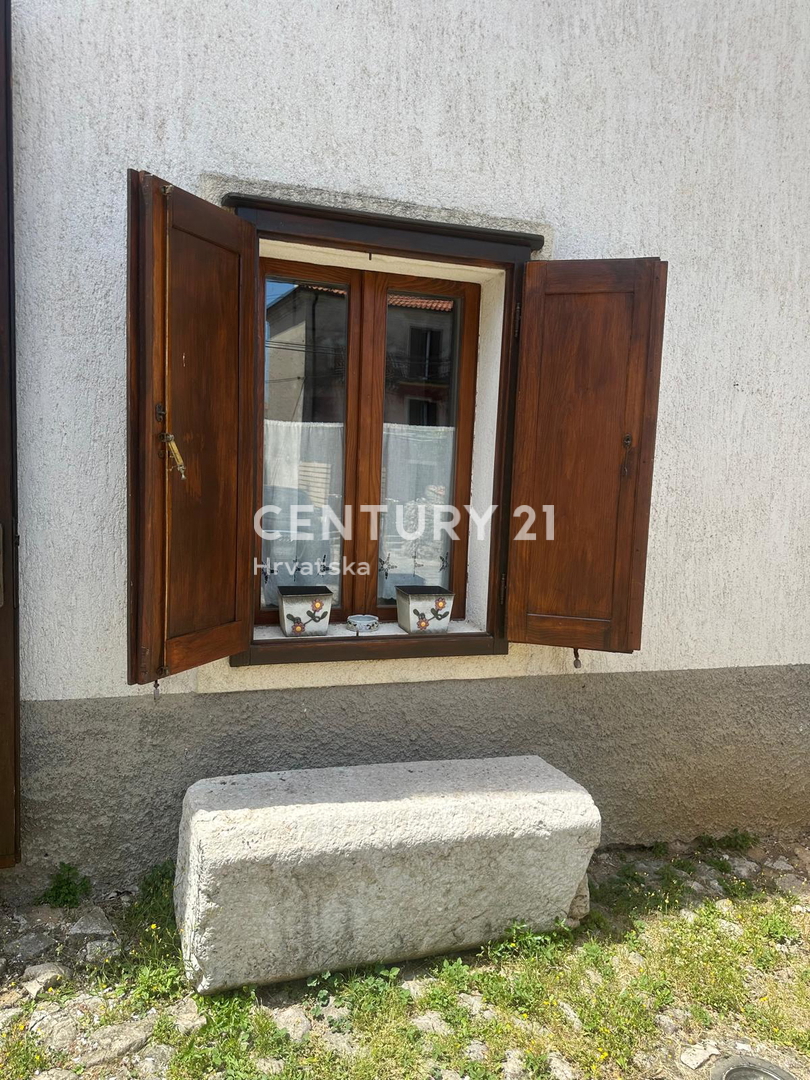 CRES, ŠARMANTNA HIŠA V VASI, SAMO 600 M OD PLAŽE