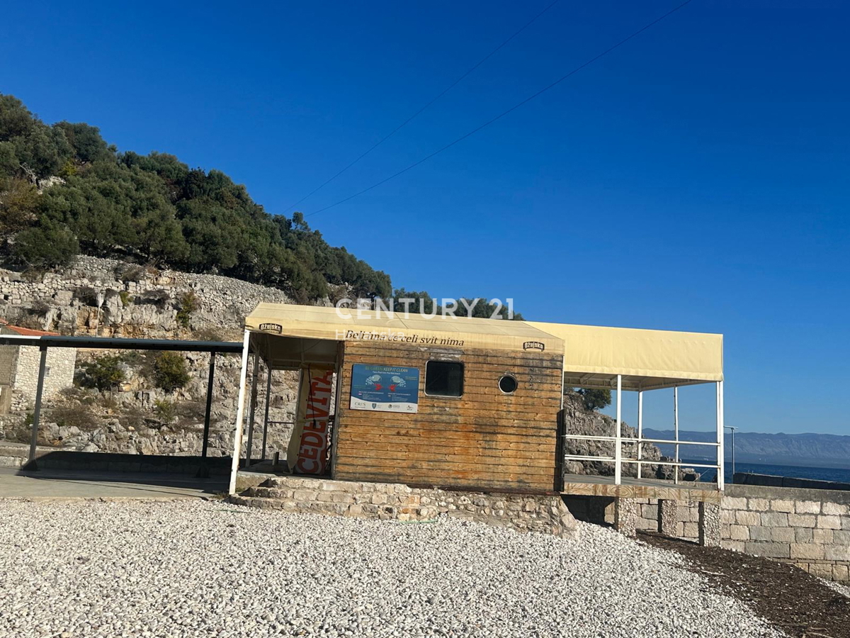 CRES, ŠARMANTNA HIŠA V VASI, SAMO 600 M OD PLAŽE