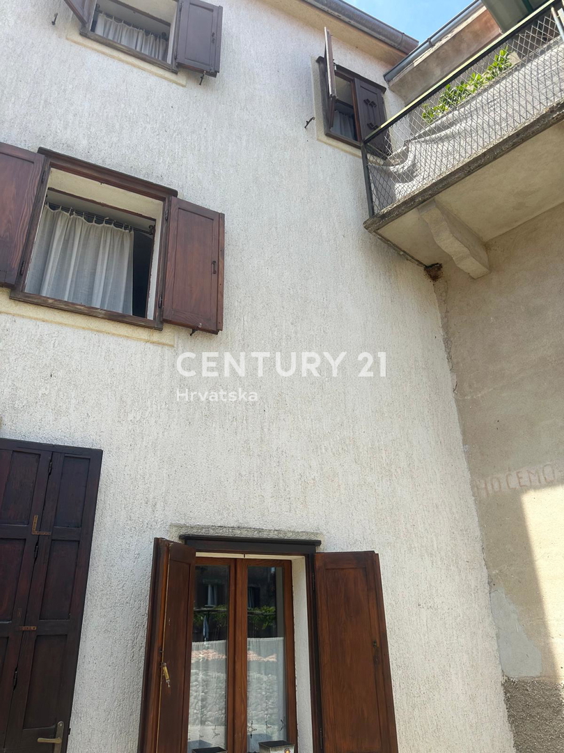 CRES, ŠARMANTNA HIŠA V VASI, SAMO 600 M OD PLAŽE