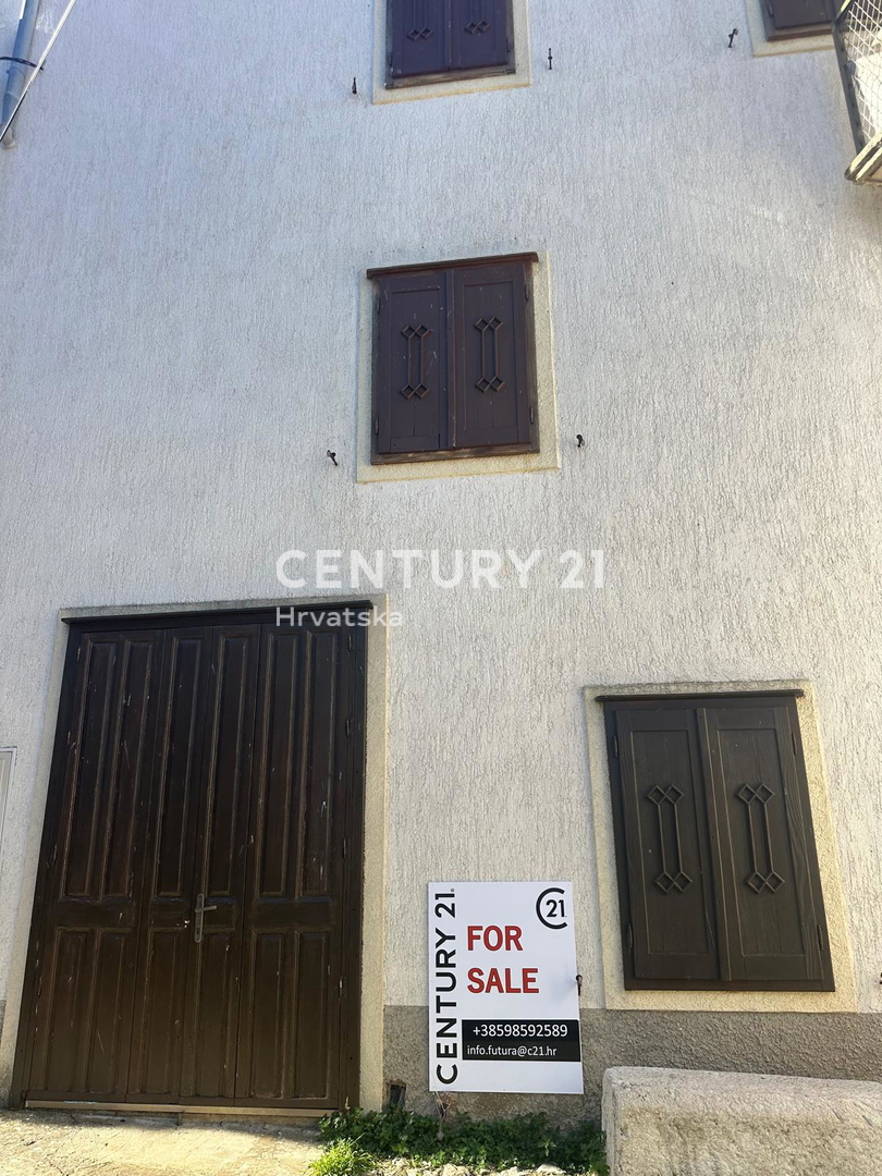 CRES, ŠARMANTNA HIŠA V VASI, SAMO 600 M OD PLAŽE