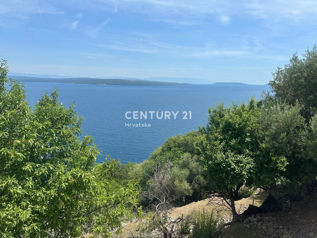 CRES, ŠARMANTNA HIŠA V VASI, SAMO 600 M OD PLAŽE