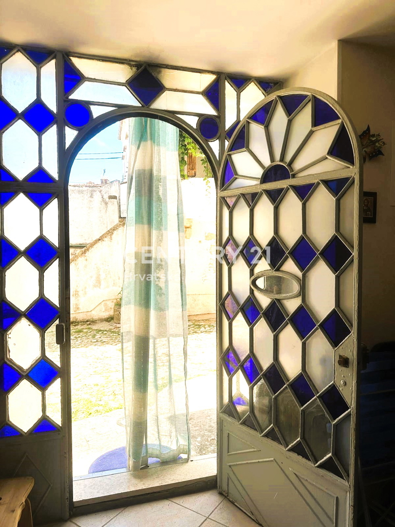 CRES, ŠARMANTNA HIŠA V VASI, SAMO 600 M OD PLAŽE