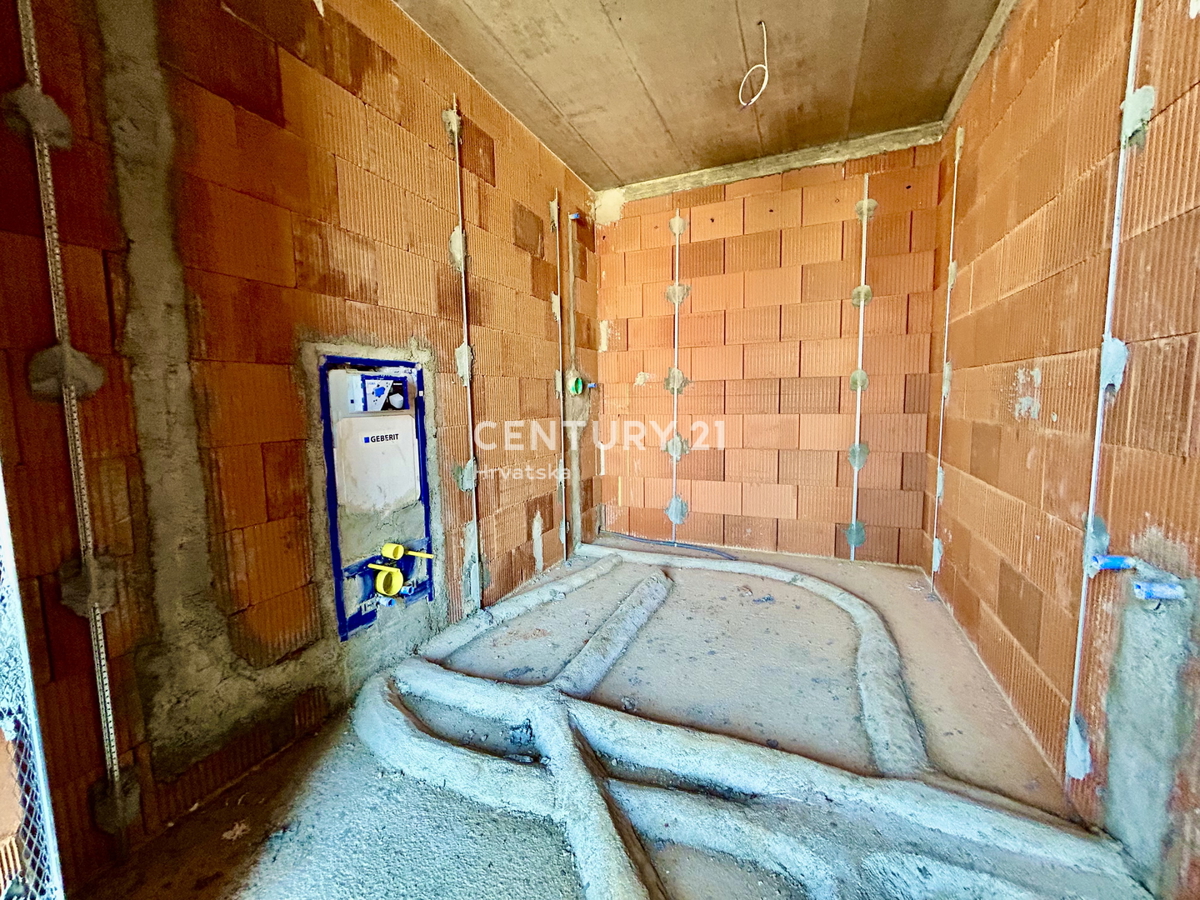 NOVIGRAD, OKOLICA, NOVOGRADNJA SAMO 1,5 KM OD PLAŽE NA VRHUNSKI LOKACIJI