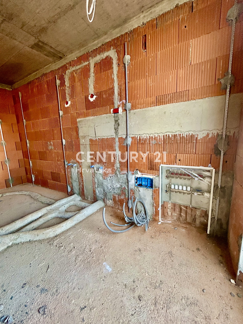 NOVIGRAD, OKOLICA, NOVOGRADNJA SAMO 1,5 KM OD PLAŽE NA VRHUNSKI LOKACIJI