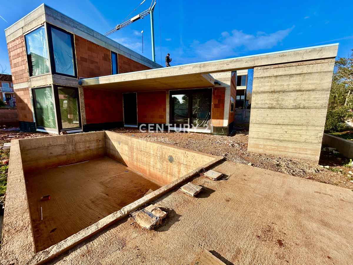 NOVIGRAD, OKOLICA, NOVOGRADNJA SAMO 1,5 KM OD PLAŽE NA VRHUNSKI LOKACIJI