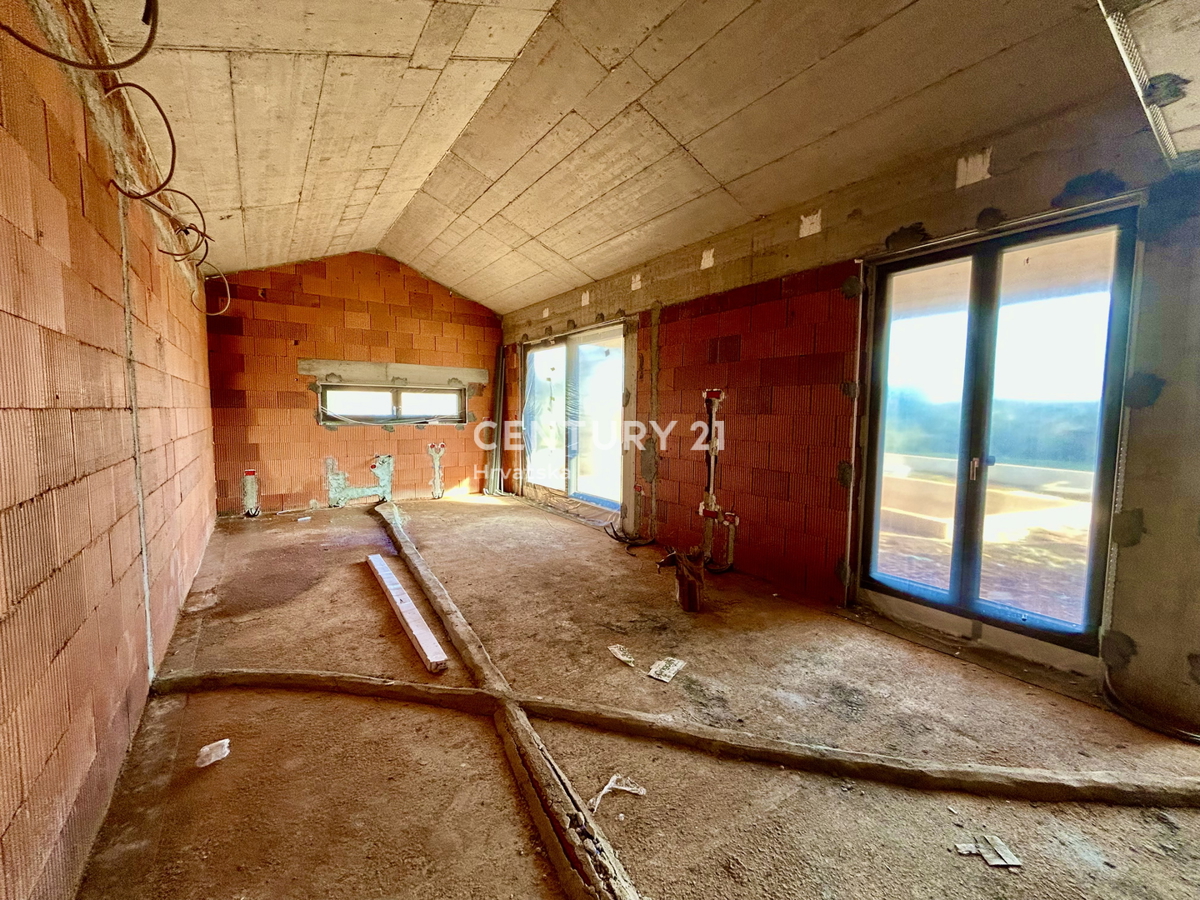 NOVIGRAD, OKOLICA, NOVOGRADNJA SAMO 1,5 KM OD PLAŽE NA VRHUNSKI LOKACIJI