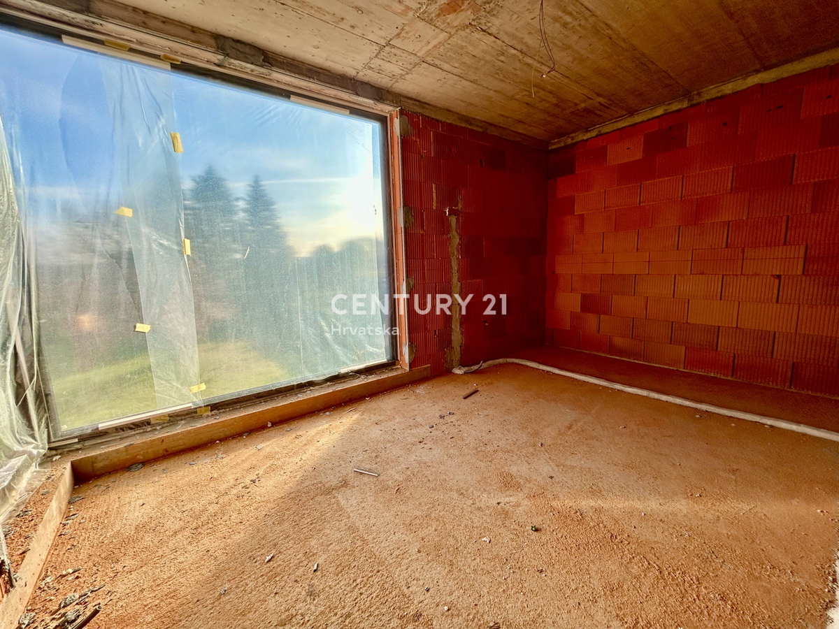 NOVIGRAD, OKOLICA, NOVOGRADNJA SAMO 1,5 KM OD PLAŽE NA VRHUNSKI LOKACIJI