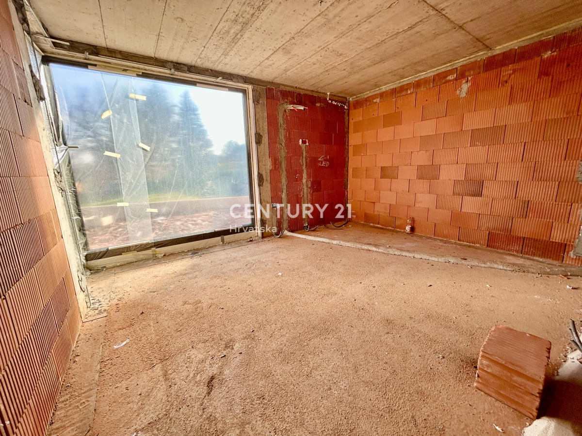 NOVIGRAD, OKOLICA, NOVOGRADNJA SAMO 1,5 KM OD PLAŽE NA VRHUNSKI LOKACIJI