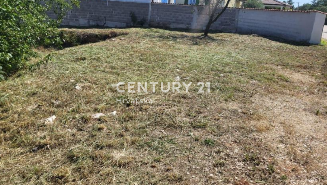 POREČ, PRODAJA SE GRADBENI ZEMLJIŠČE Z GRADBENO DOVOLJENJO