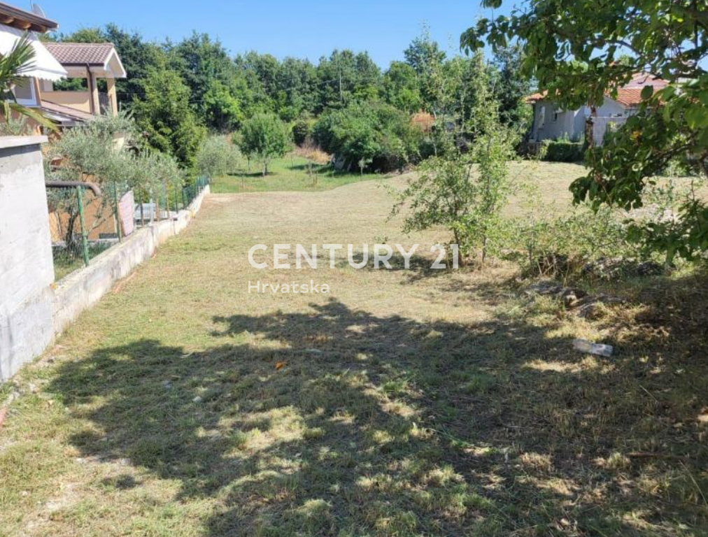 POREČ, PRODAJA SE GRADBENI ZEMLJIŠČE Z GRADBENO DOVOLJENJO