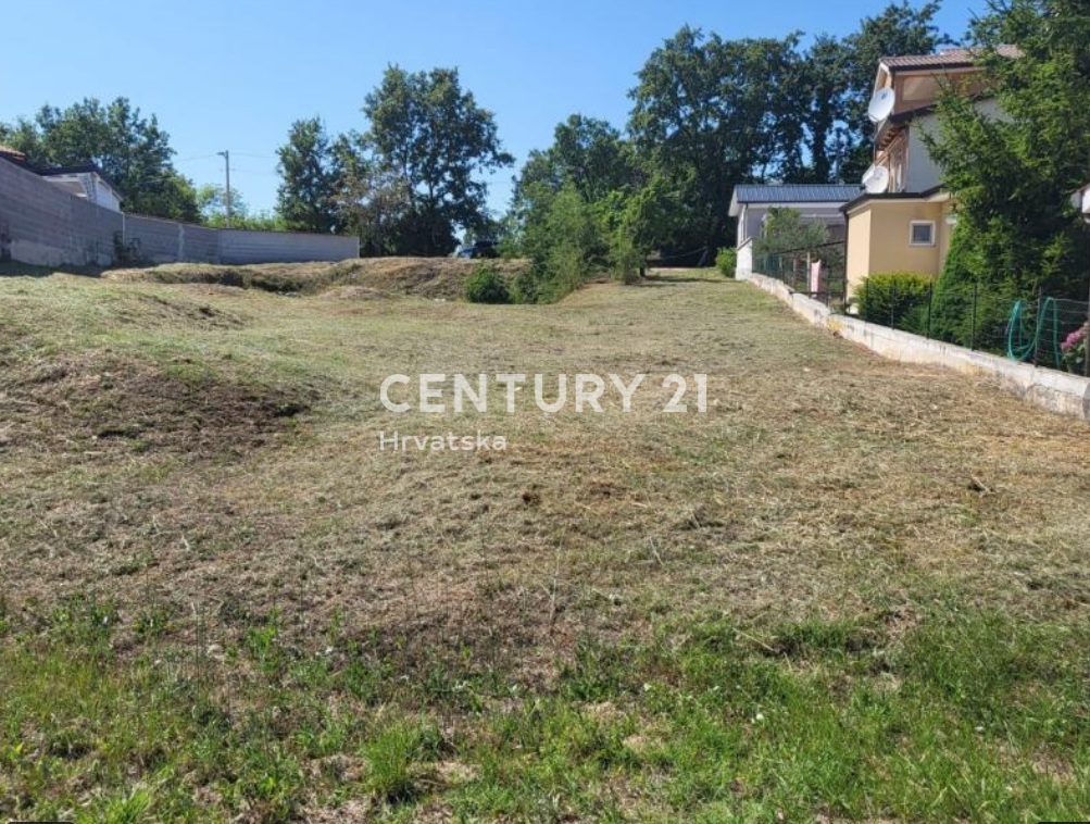 POREČ, PRODAJA SE GRADBENI ZEMLJIŠČE Z GRADBENO DOVOLJENJO