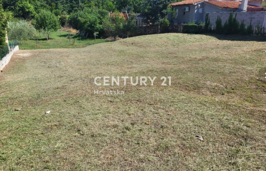 POREČ, PRODAJA SE GRADBENI ZEMLJIŠČE Z GRADBENO DOVOLJENJO