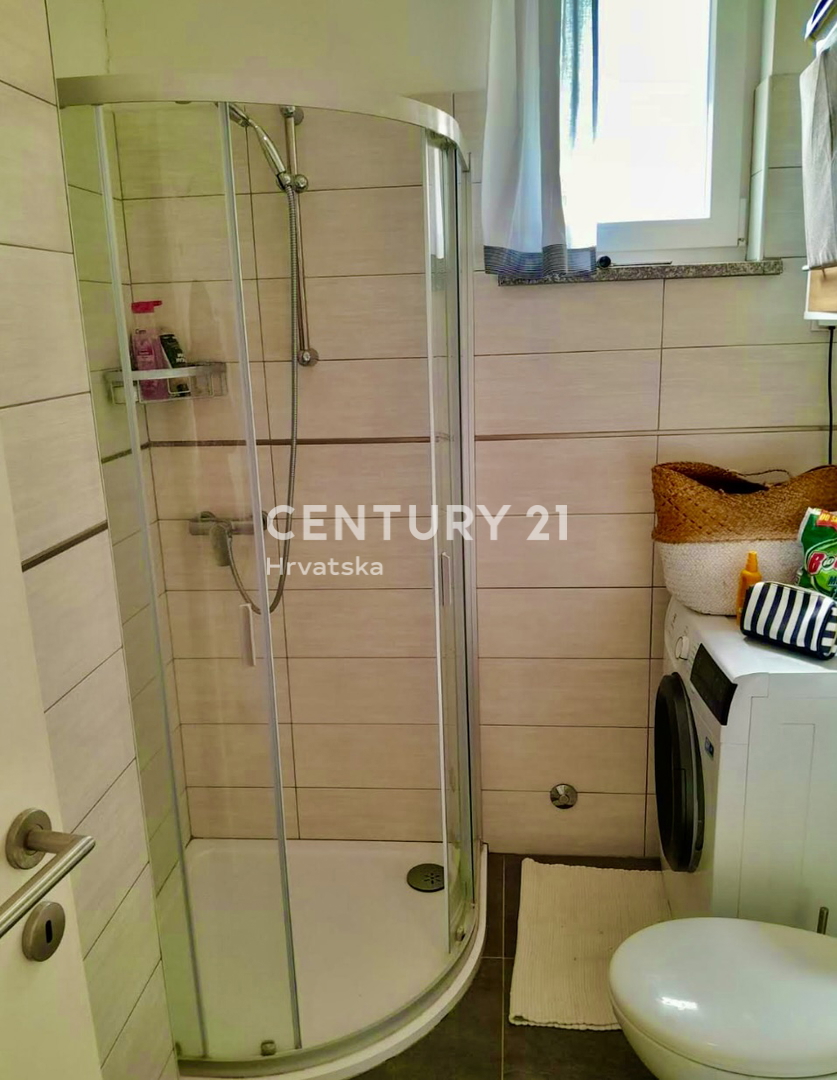 BARBARIGA, OKOLICA, HIŠA LE 800 METROV OD MORJA Z RAZGLEDOM NA MORJE