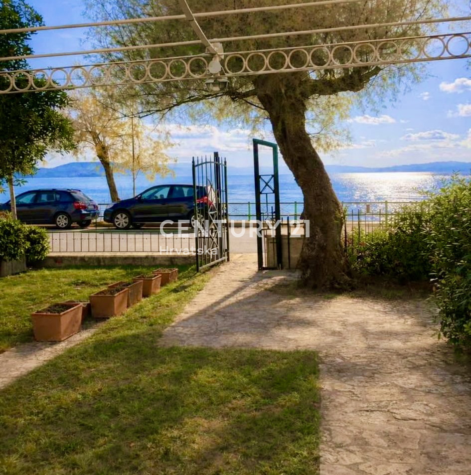 Dajla, okolica, hiša v prvem vrsti ob morju in plaži