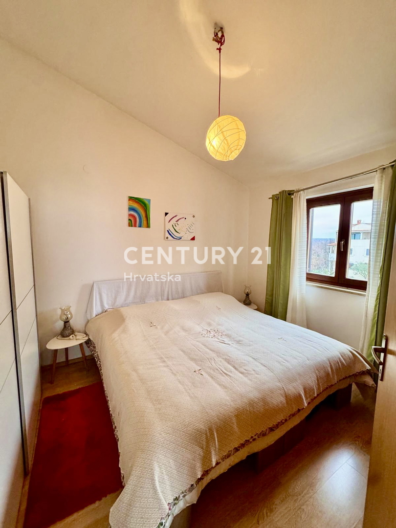 POREČ, DVOSOBNO STANOVANJE S POGLEDOM NA MORJE, SAMO 1,5 KM OD MESTA