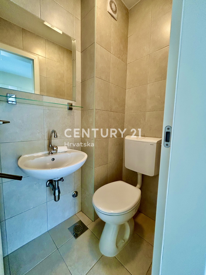 UMAG, OKOLICA, STANOVANJE V PRIZEMLJU LE 150 METROV OD PLAŽE IN MORJA