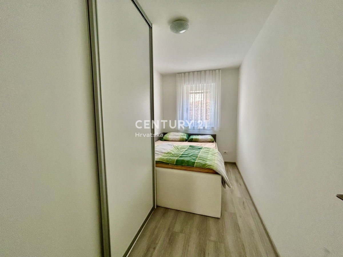 UMAG, OKOLICA, STANOVANJE V PRIZEMLJU LE 150 METROV OD PLAŽE IN MORJA