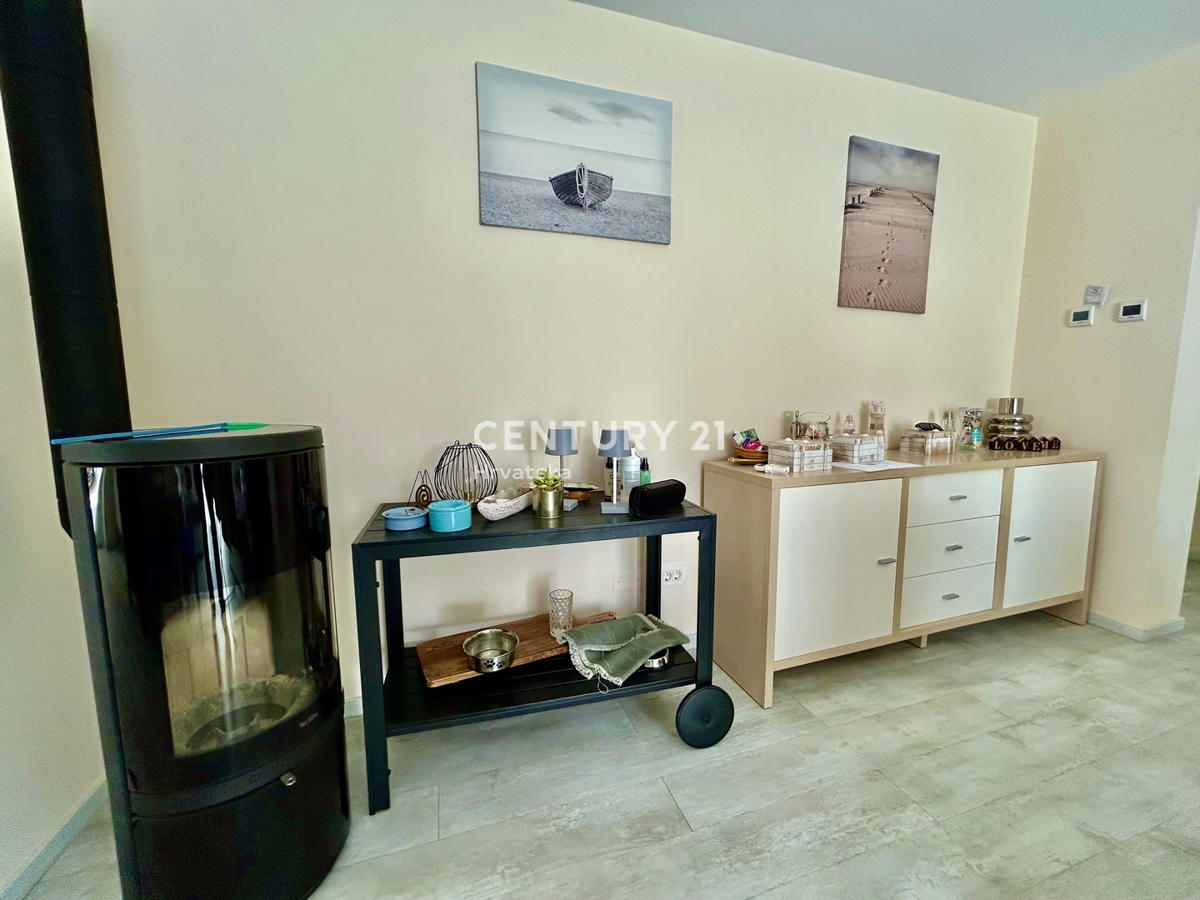 UMAG, OKOLICA, STANOVANJE V PRIZEMLJU LE 150 METROV OD PLAŽE IN MORJA