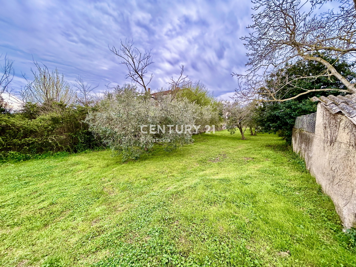 UMAG, GRADBENO ZEMLJIŠČE SAMO 1,5 KM OD MORJA