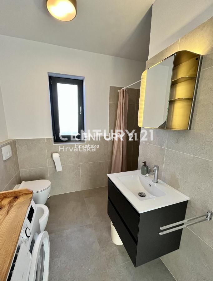 TAR, VABRIGA, ROMANTIČNA HIŠA MODERNEGA DIZAJNA, MORJE 1 KM