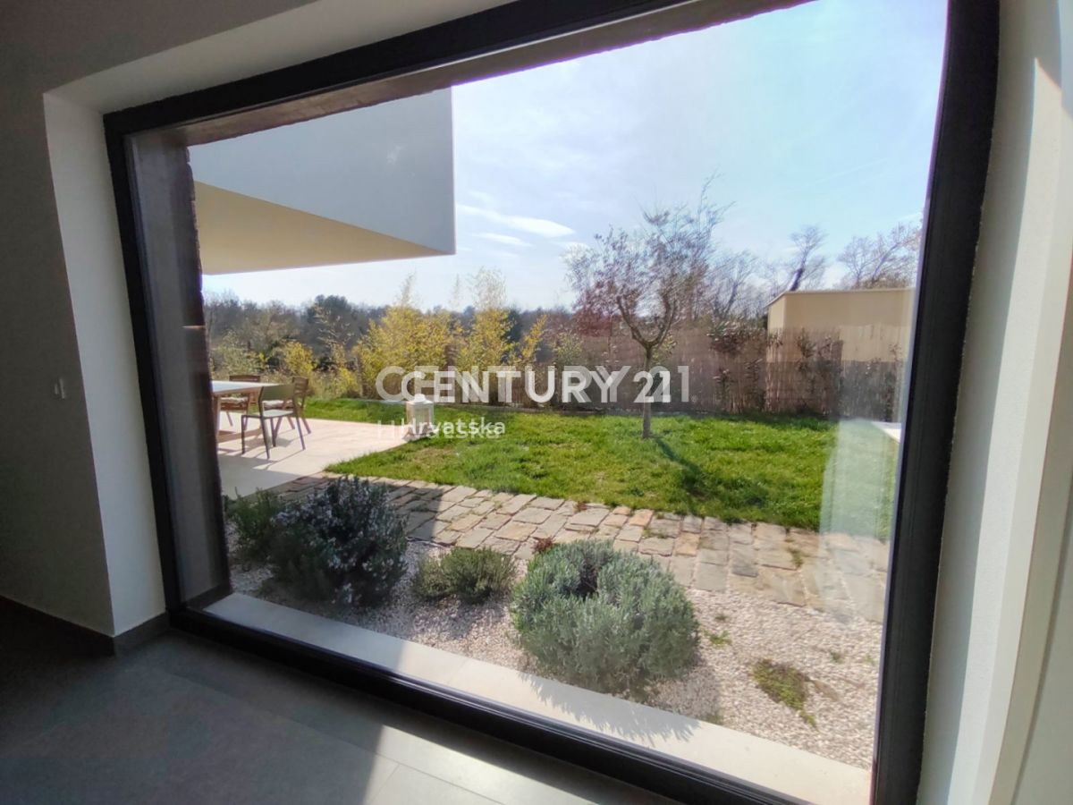 TAR, VABRIGA, ROMANTIČNA HIŠA MODERNEGA DIZAJNA, MORJE 1 KM