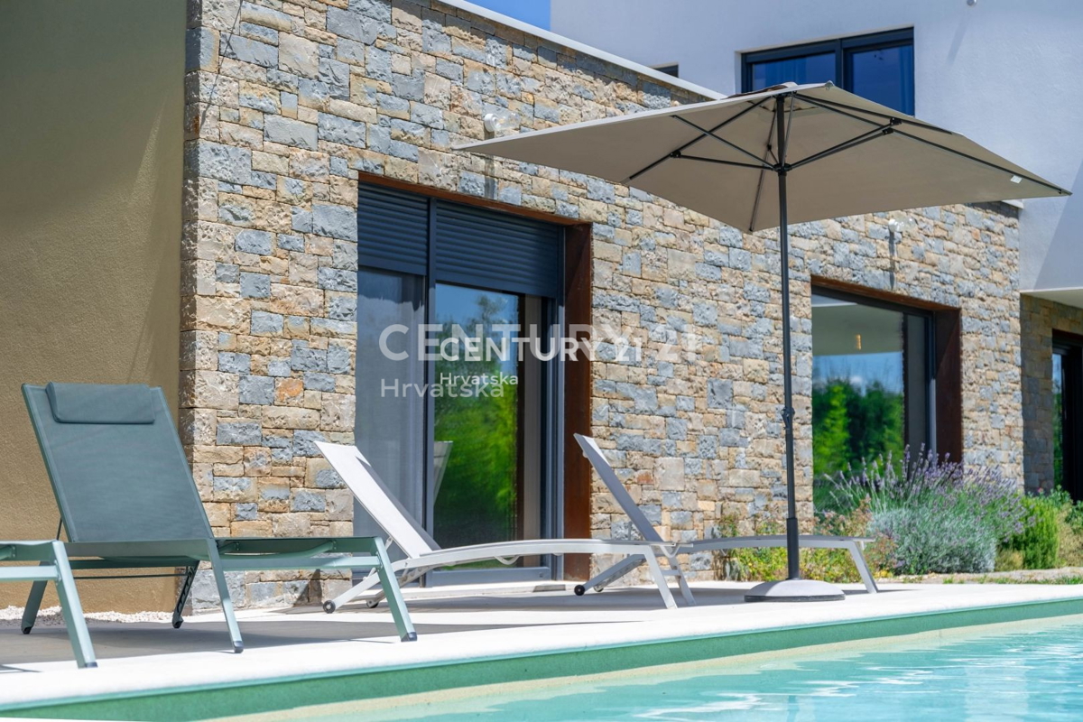 TAR, VABRIGA, ROMANTIČNA HIŠA MODERNEGA DIZAJNA, MORJE 1 KM