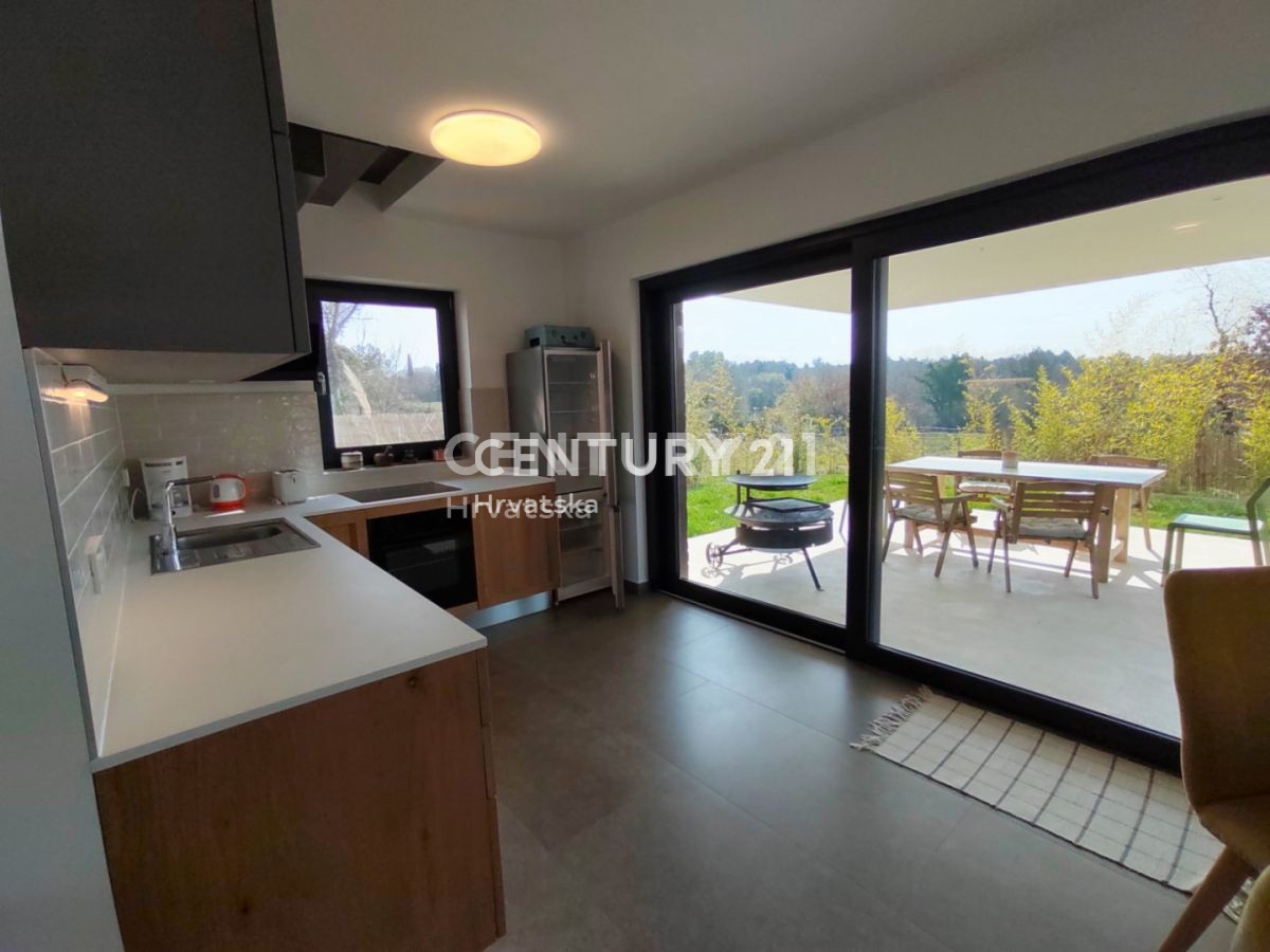 TAR, VABRIGA, ROMANTIČNA HIŠA MODERNEGA DIZAJNA, MORJE 1 KM