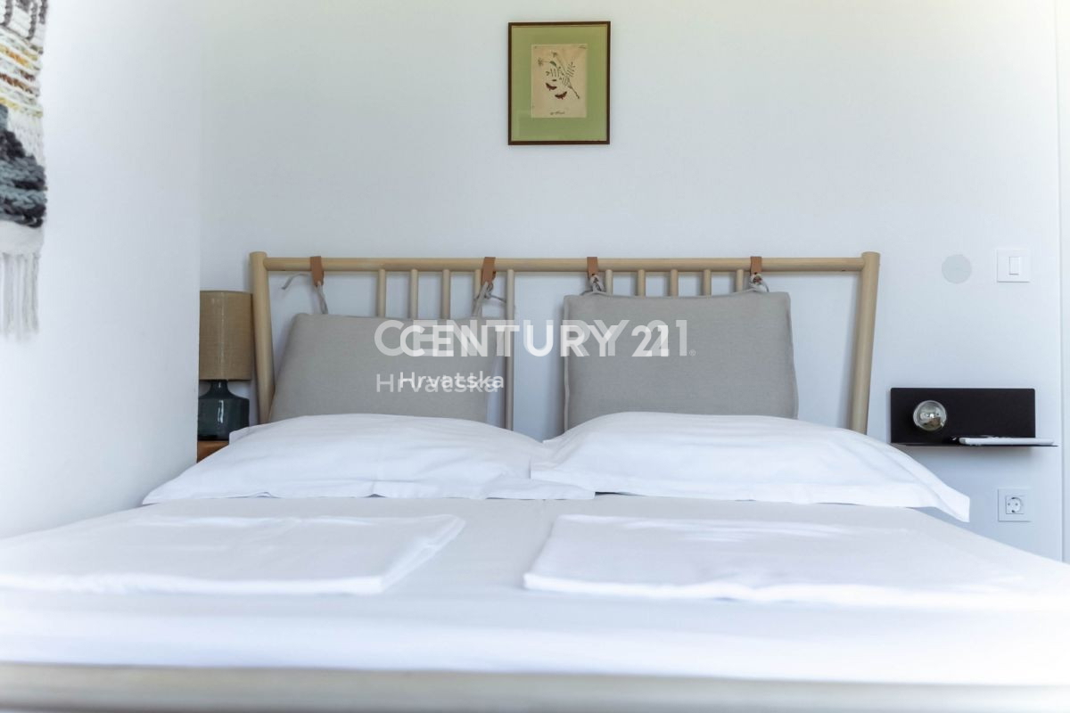 TAR, VABRIGA, ROMANTIČNA HIŠA MODERNEGA DIZAJNA, MORJE 1 KM