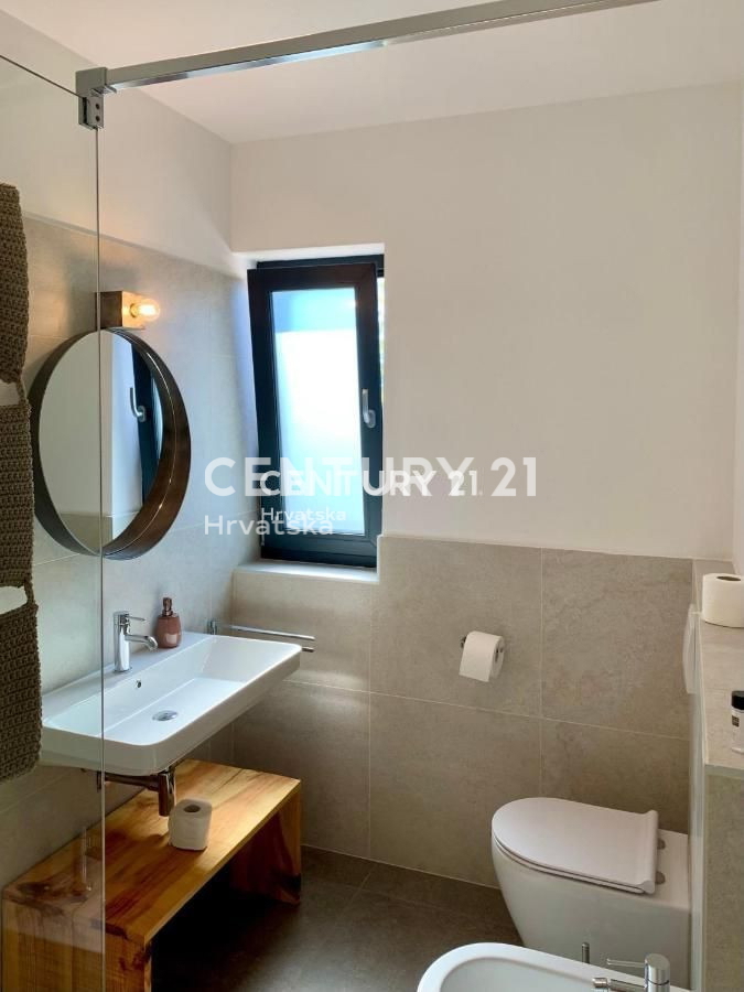 TAR, VABRIGA, ROMANTIČNA HIŠA MODERNEGA DIZAJNA, MORJE 1 KM