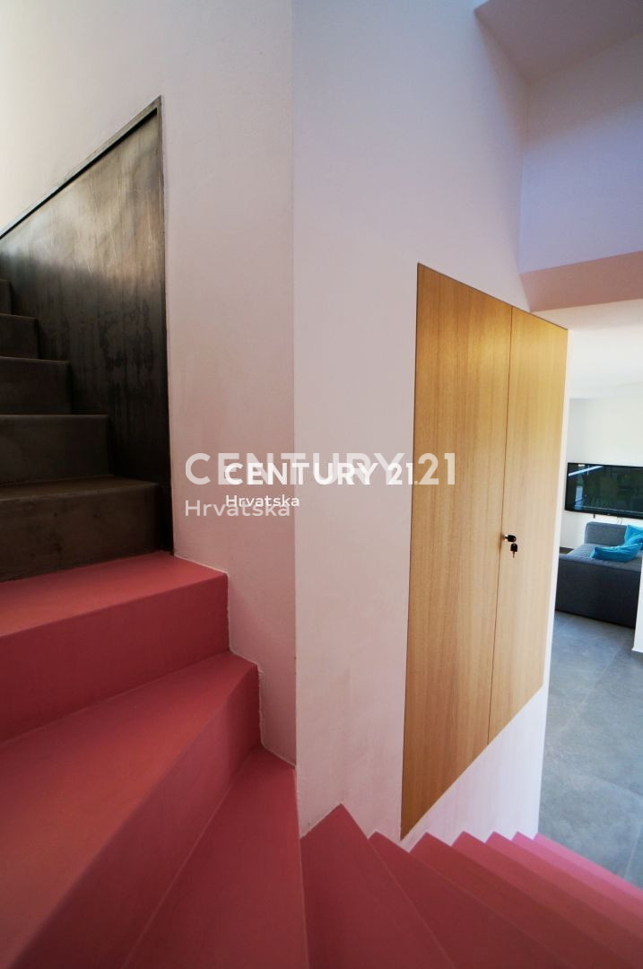 TAR, VABRIGA, ROMANTIČNA HIŠA MODERNEGA DIZAJNA, MORJE 1 KM