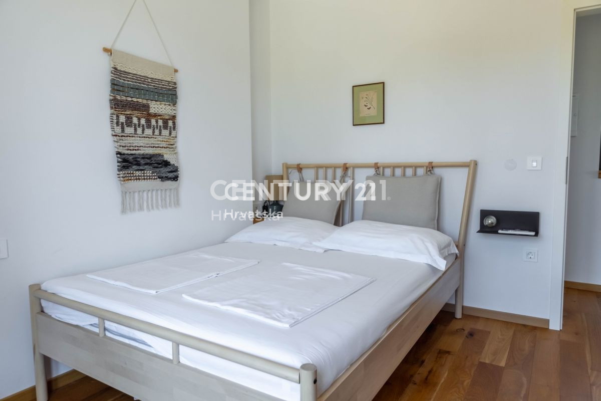 TAR, VABRIGA, ROMANTIČNA HIŠA MODERNEGA DIZAJNA, MORJE 1 KM