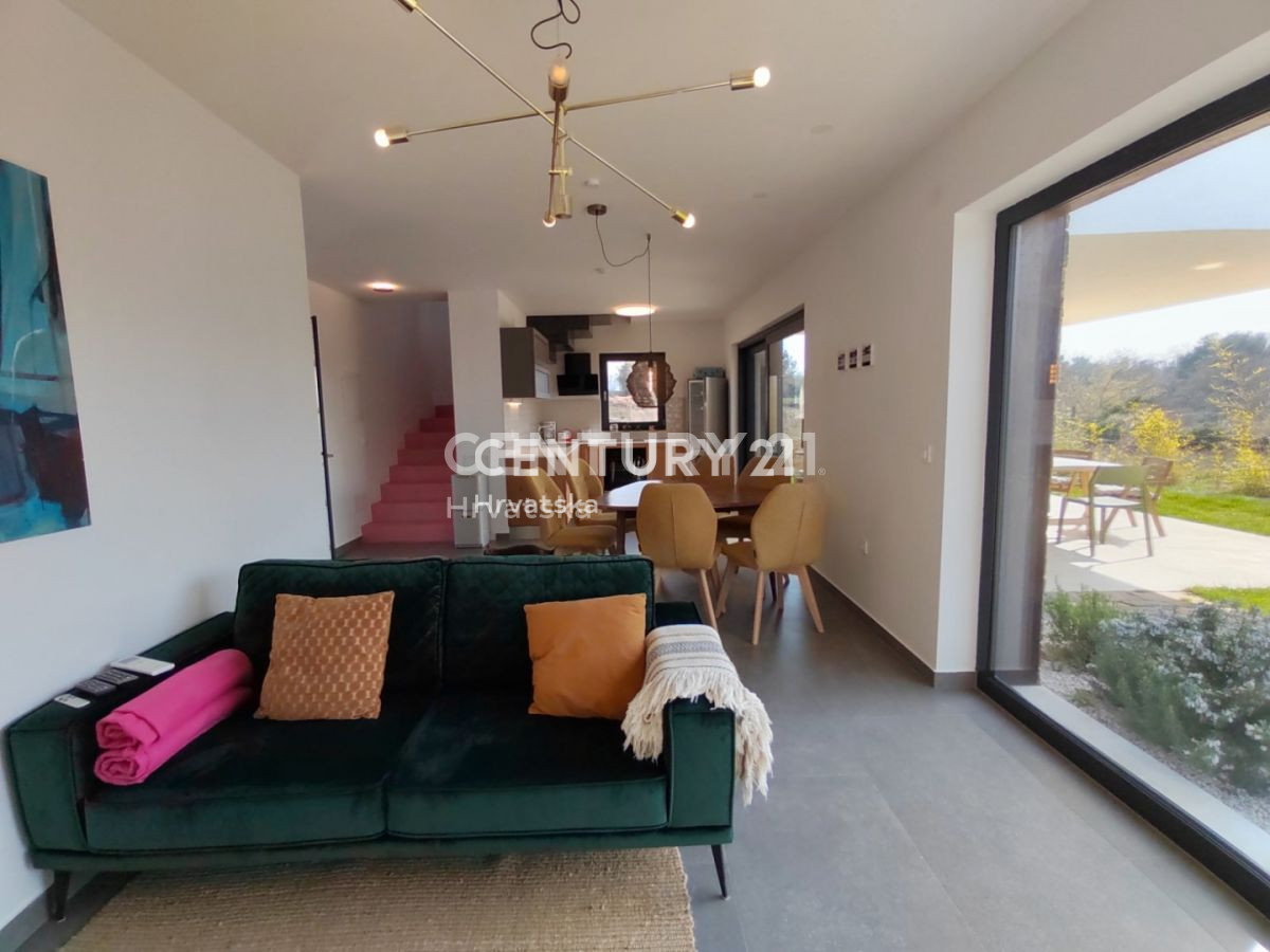 TAR, VABRIGA, ROMANTIČNA HIŠA MODERNEGA DIZAJNA, MORJE 1 KM