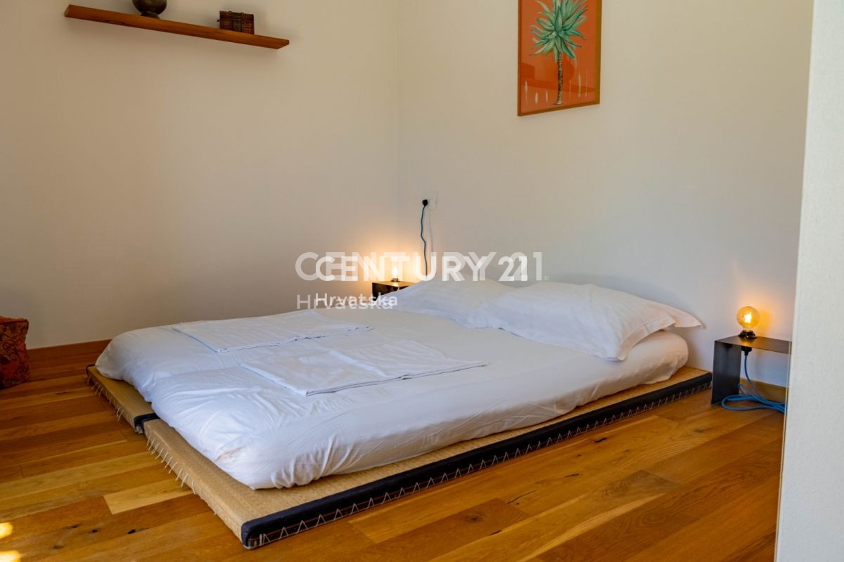 TAR, VABRIGA, ROMANTIČNA HIŠA MODERNEGA DIZAJNA, MORJE 1 KM