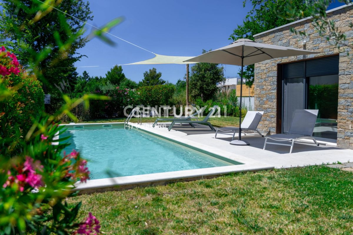 TAR, VABRIGA, ROMANTIČNA HIŠA MODERNEGA DIZAJNA, MORJE 1 KM