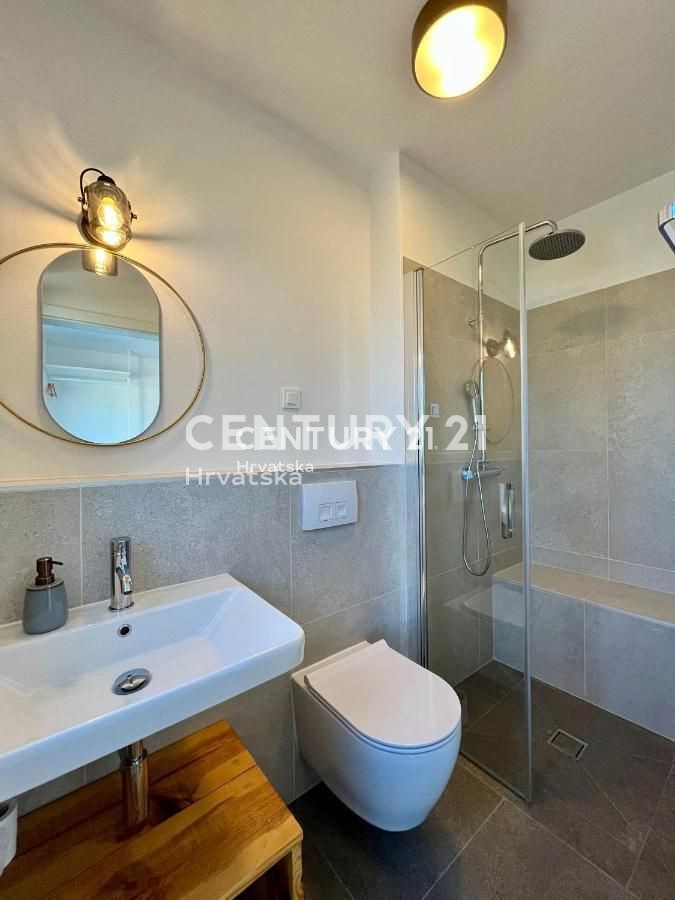 TAR, VABRIGA, ROMANTIČNA HIŠA MODERNEGA DIZAJNA, MORJE 1 KM