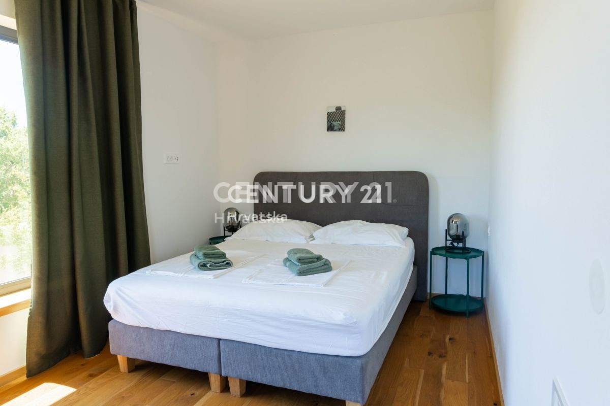 TAR, VABRIGA, ROMANTIČNA HIŠA MODERNEGA DIZAJNA, MORJE 1 KM