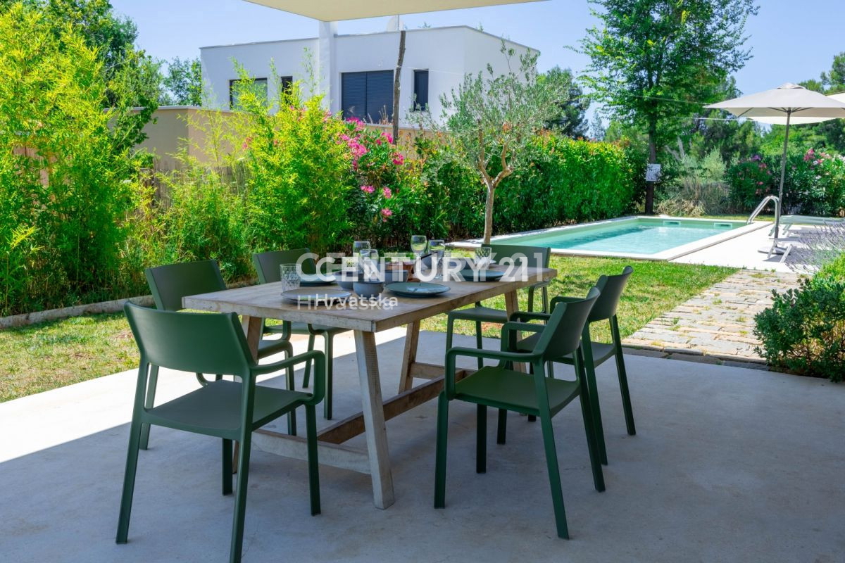 TAR, VABRIGA, ROMANTIČNA HIŠA MODERNEGA DIZAJNA, MORJE 1 KM