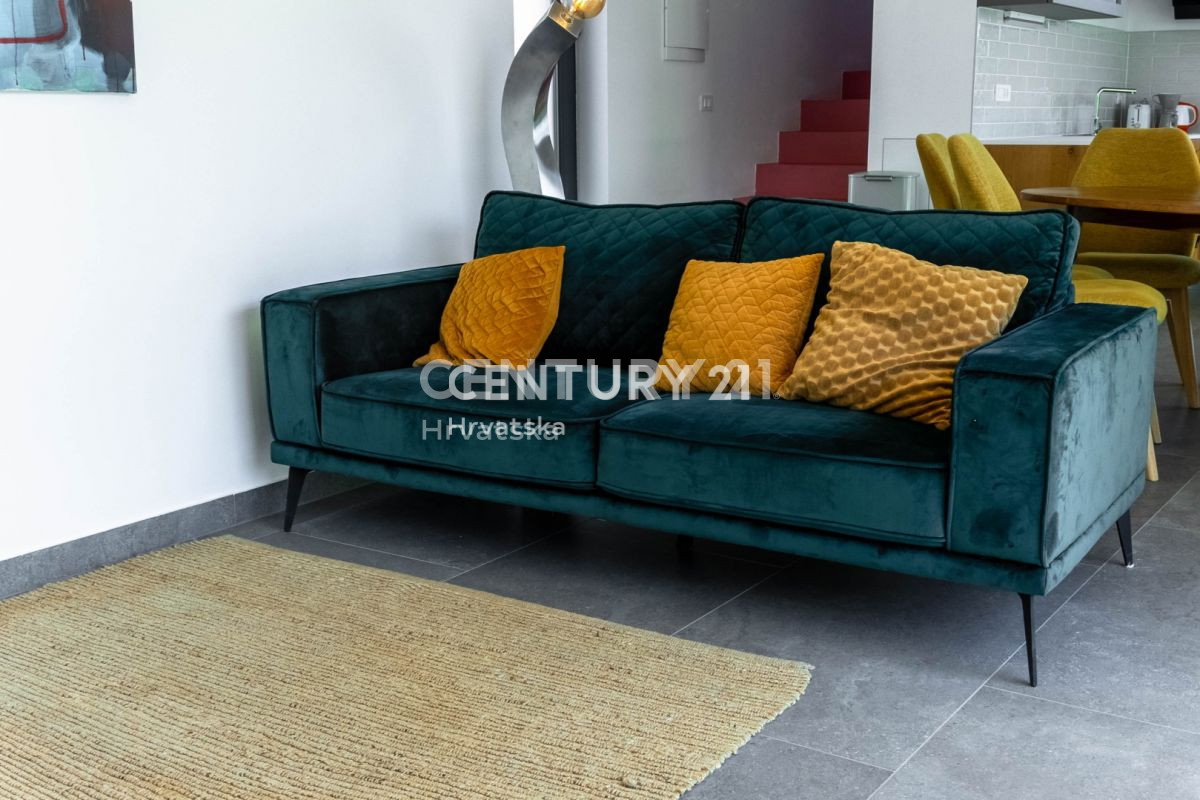 TAR, VABRIGA, ROMANTIČNA HIŠA MODERNEGA DIZAJNA, MORJE 1 KM