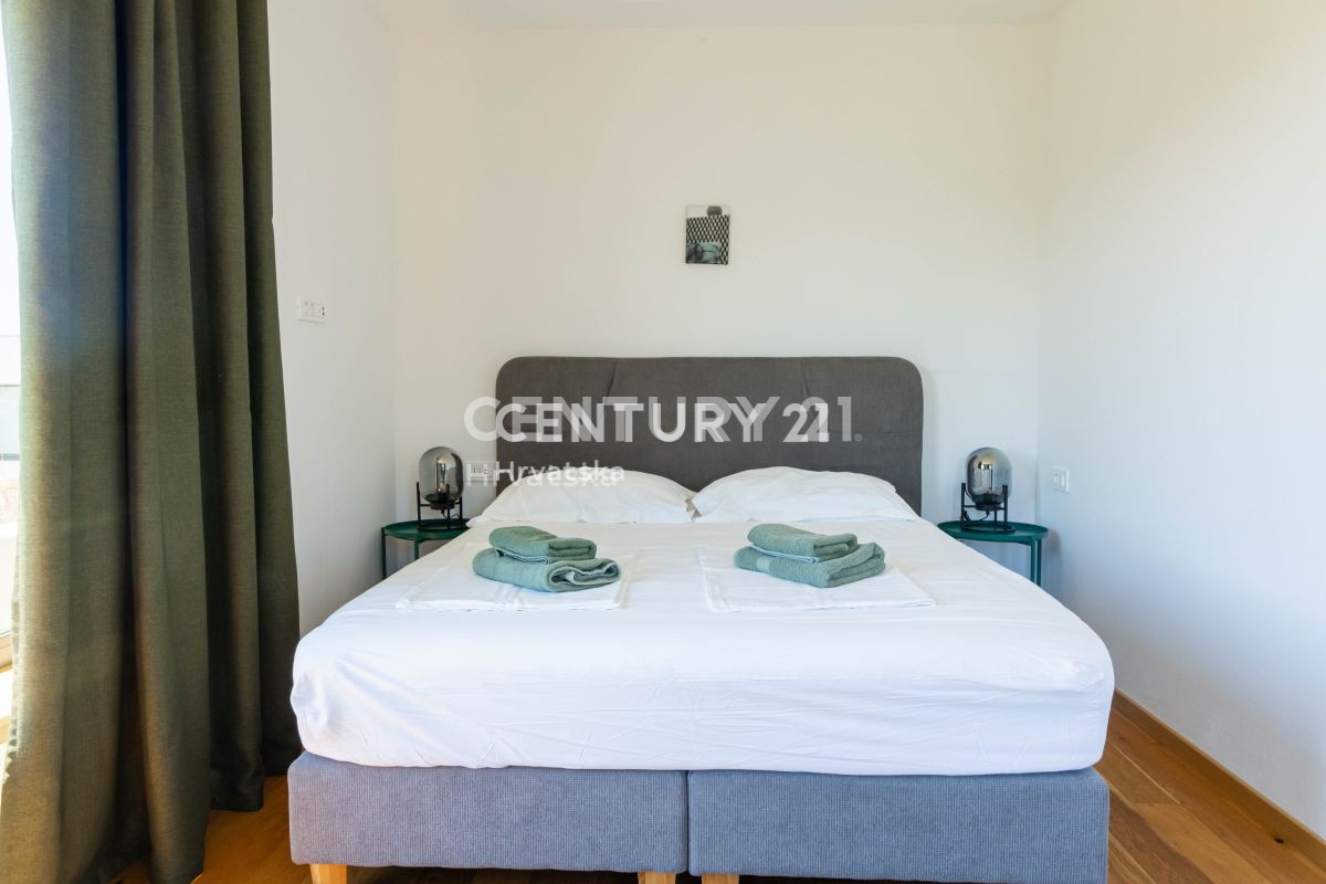 TAR, VABRIGA, ROMANTIČNA HIŠA MODERNEGA DIZAJNA, MORJE 1 KM