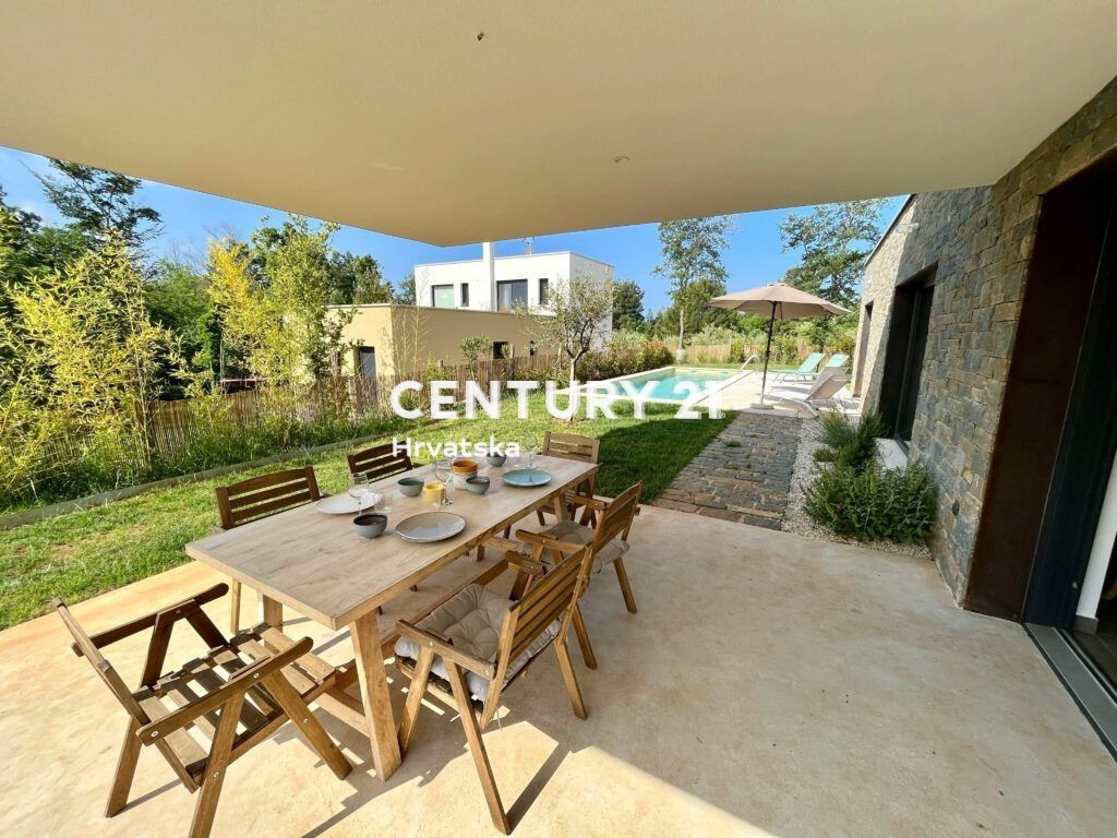 TAR, VABRIGA, ROMANTIČNA HIŠA MODERNEGA DIZAJNA, MORJE 1 KM