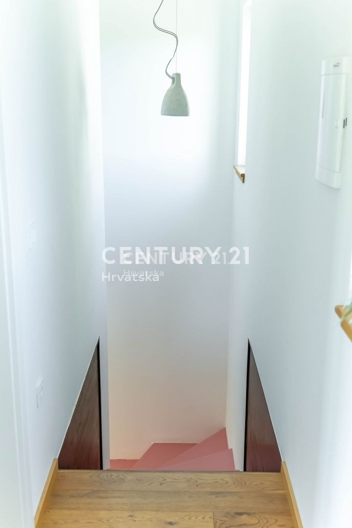 TAR, VABRIGA, ROMANTIČNA HIŠA MODERNEGA DIZAJNA, MORJE 1 KM