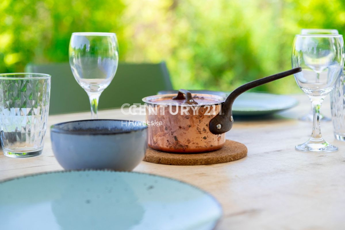 TAR, VABRIGA, ROMANTIČNA HIŠA MODERNEGA DIZAJNA, MORJE 1 KM