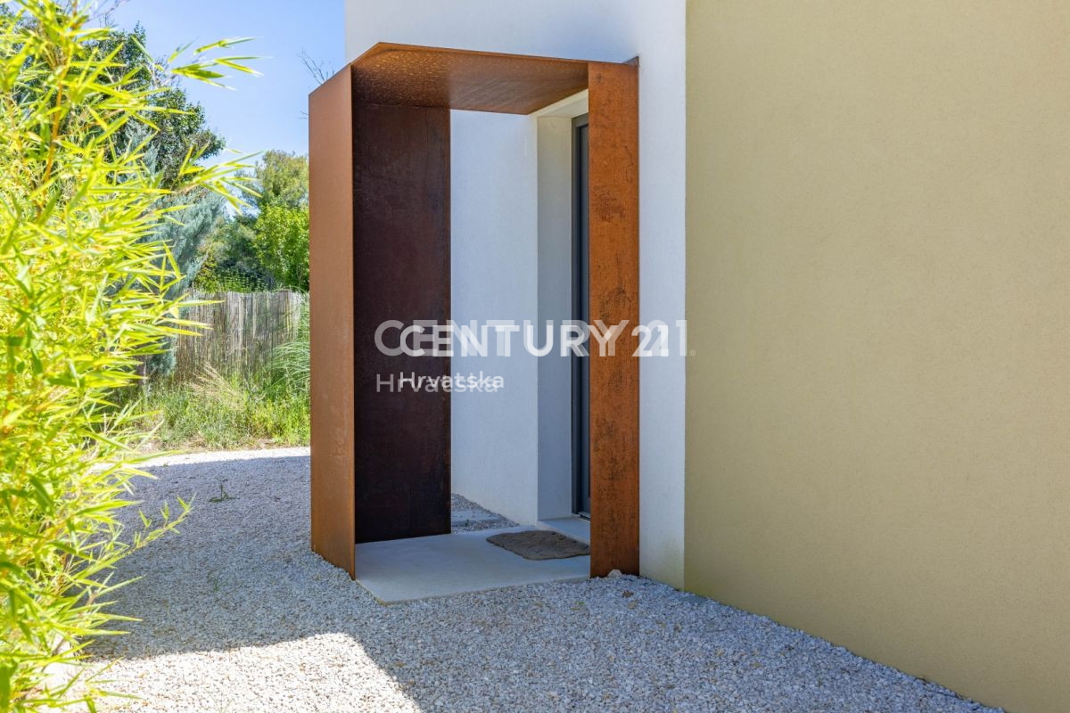 TAR, VABRIGA, ROMANTIČNA HIŠA MODERNEGA DIZAJNA, MORJE 1 KM