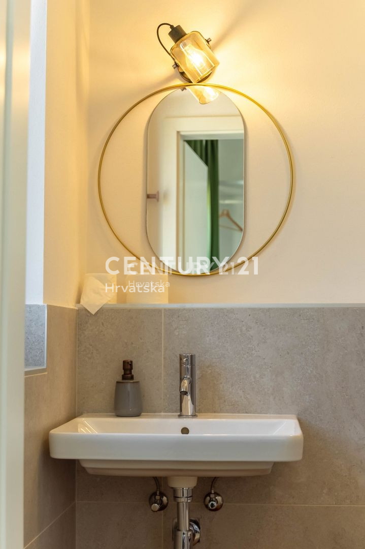 TAR, VABRIGA, ROMANTIČNA HIŠA MODERNEGA DIZAJNA, MORJE 1 KM