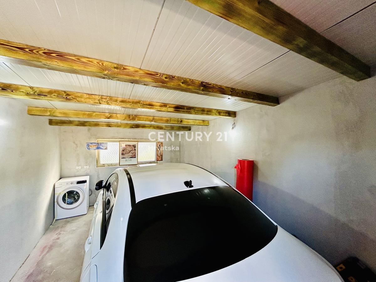 UMAG, CENTAR, GARAŽA V SAMEM CENTRU MESTA