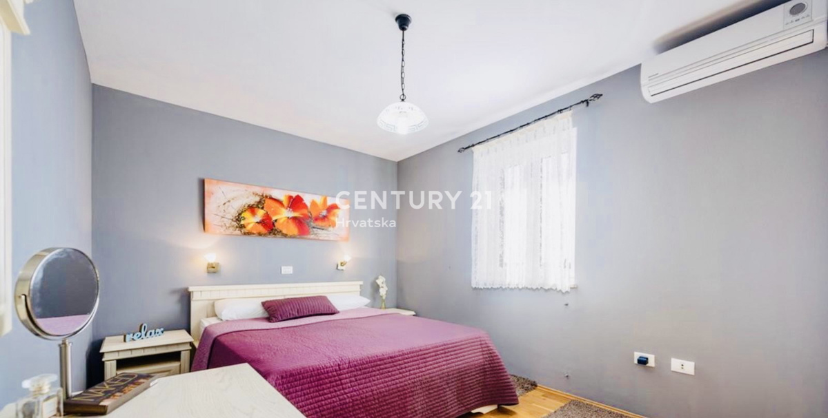 UMAG, OKOLICA, DVOJNA HIŠA SAMO 150 METROV OD PLAŽE IN MORJA