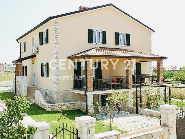 UMAG, OKOLICA, DVOJNA HIŠA SAMO 150 METROV OD PLAŽE IN MORJA