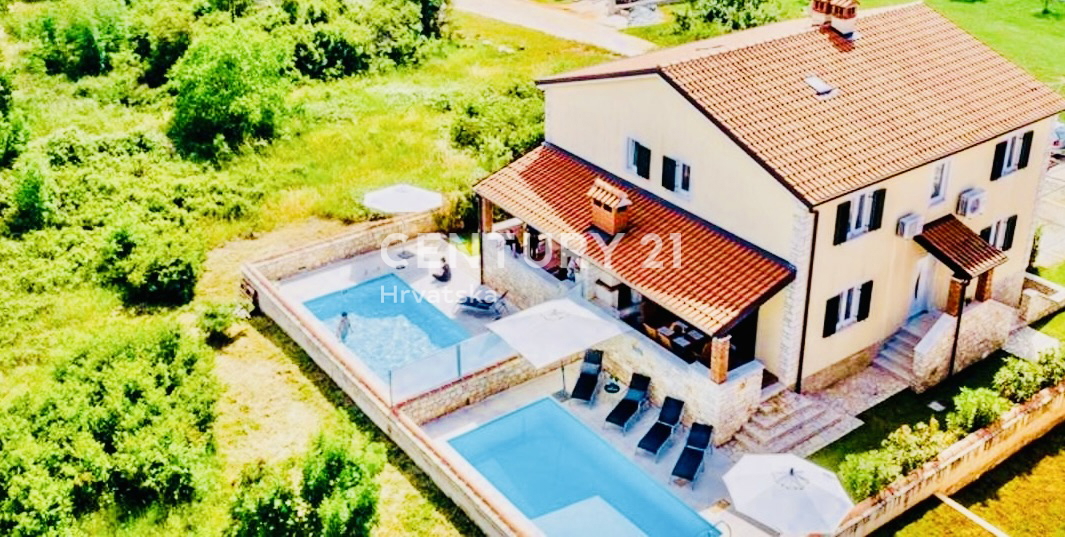 UMAG, OKOLICA, DVOJNA HIŠA SAMO 150 METROV OD PLAŽE IN MORJA